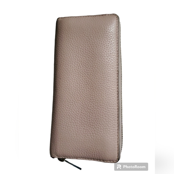 Michael Kors Pink Wristlet vallet. - Picture 2 of 11